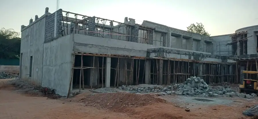 Superstructure reaching roof level