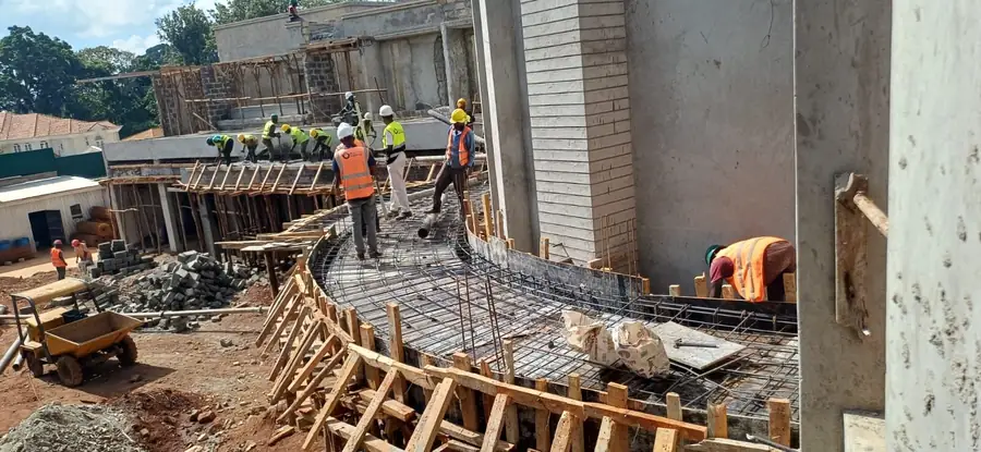 Curved retaining wall reinforcement