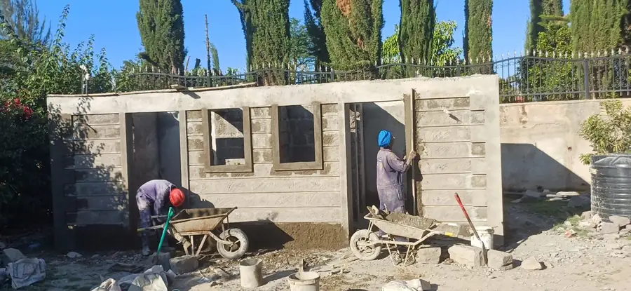 Masonry walling at window level
