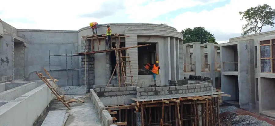 Curved façade works with crew on scaffold